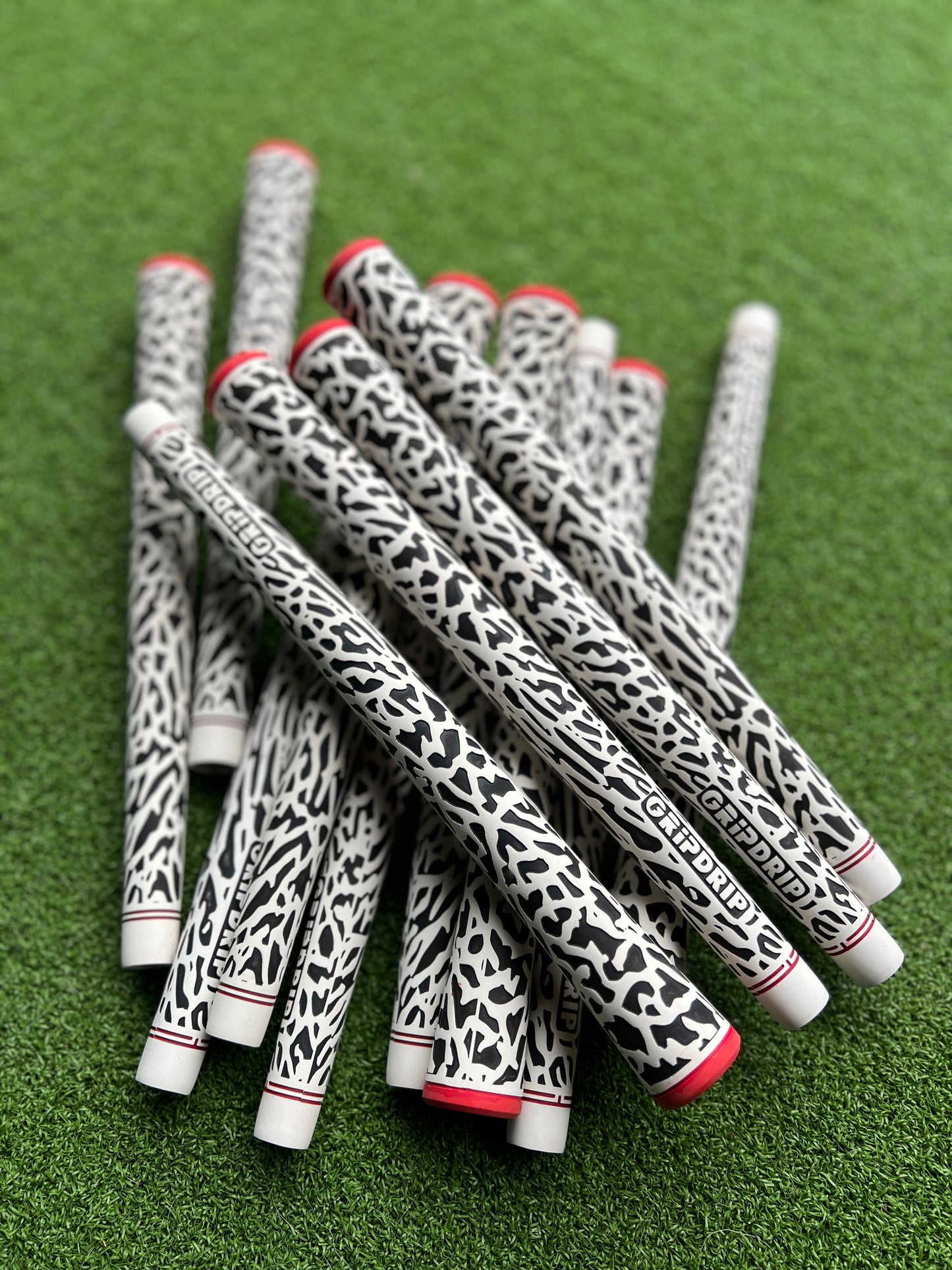 Par 3 Swing Grip - White, Black, Red