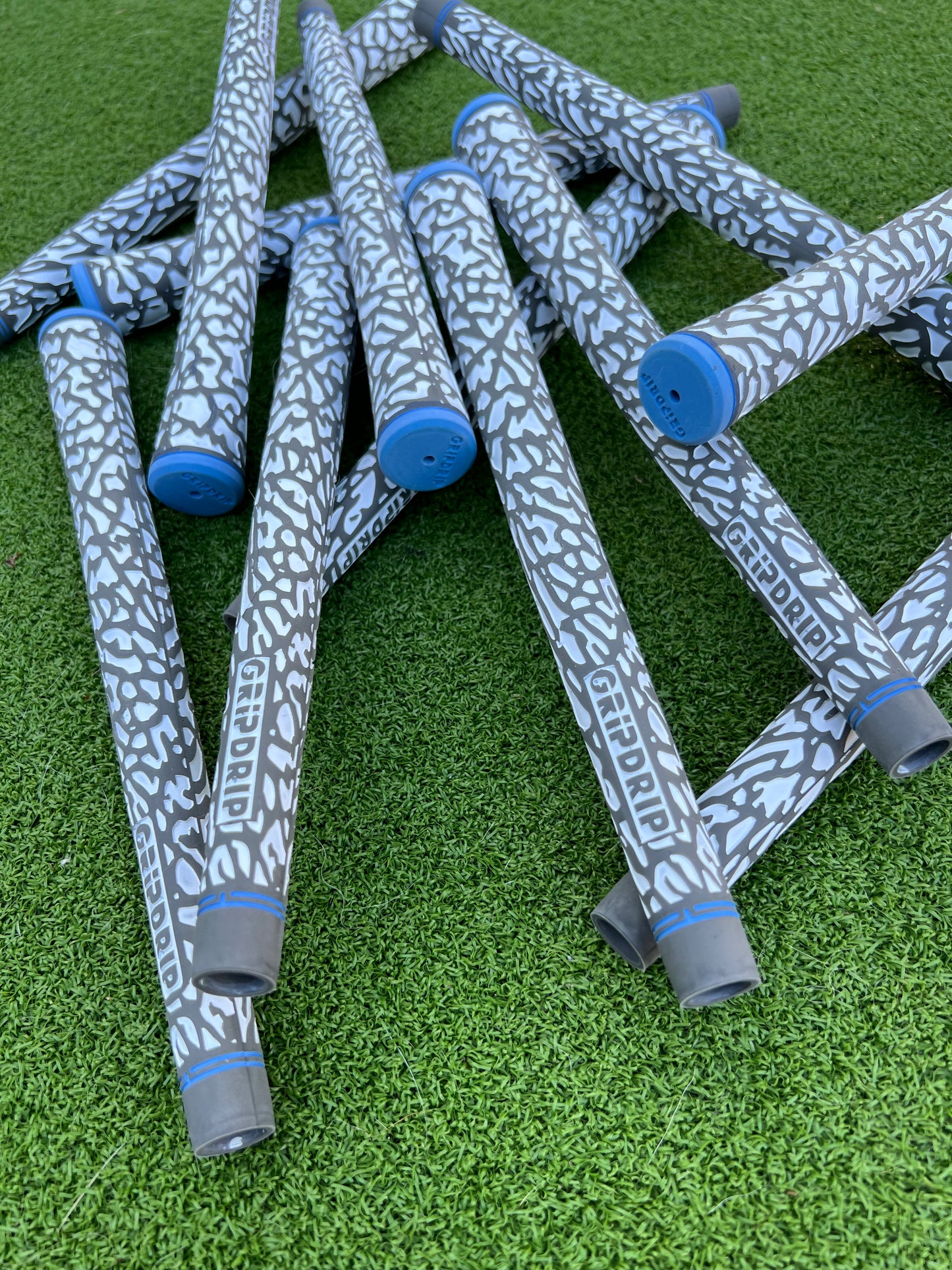Par 3 Swing Grip - Grey, White, Carolina Blue