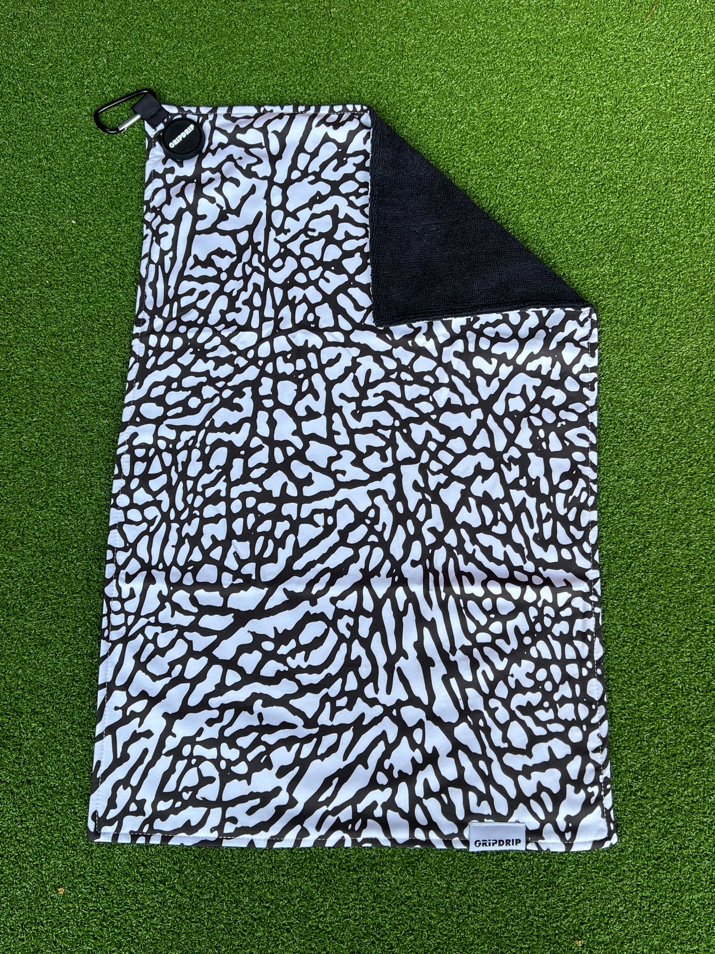 Par 3 - White, Black - Magnet Towel