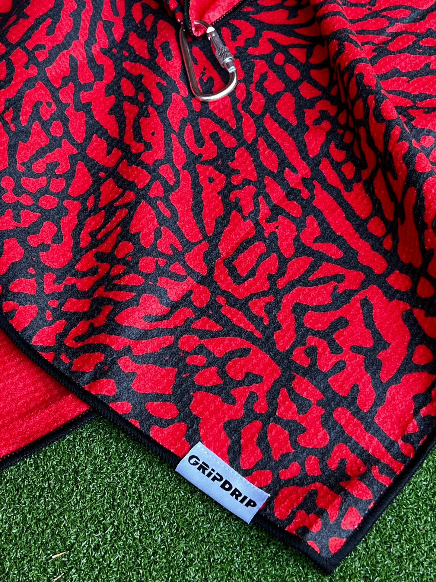 Par 3 Bag Towel - BRED