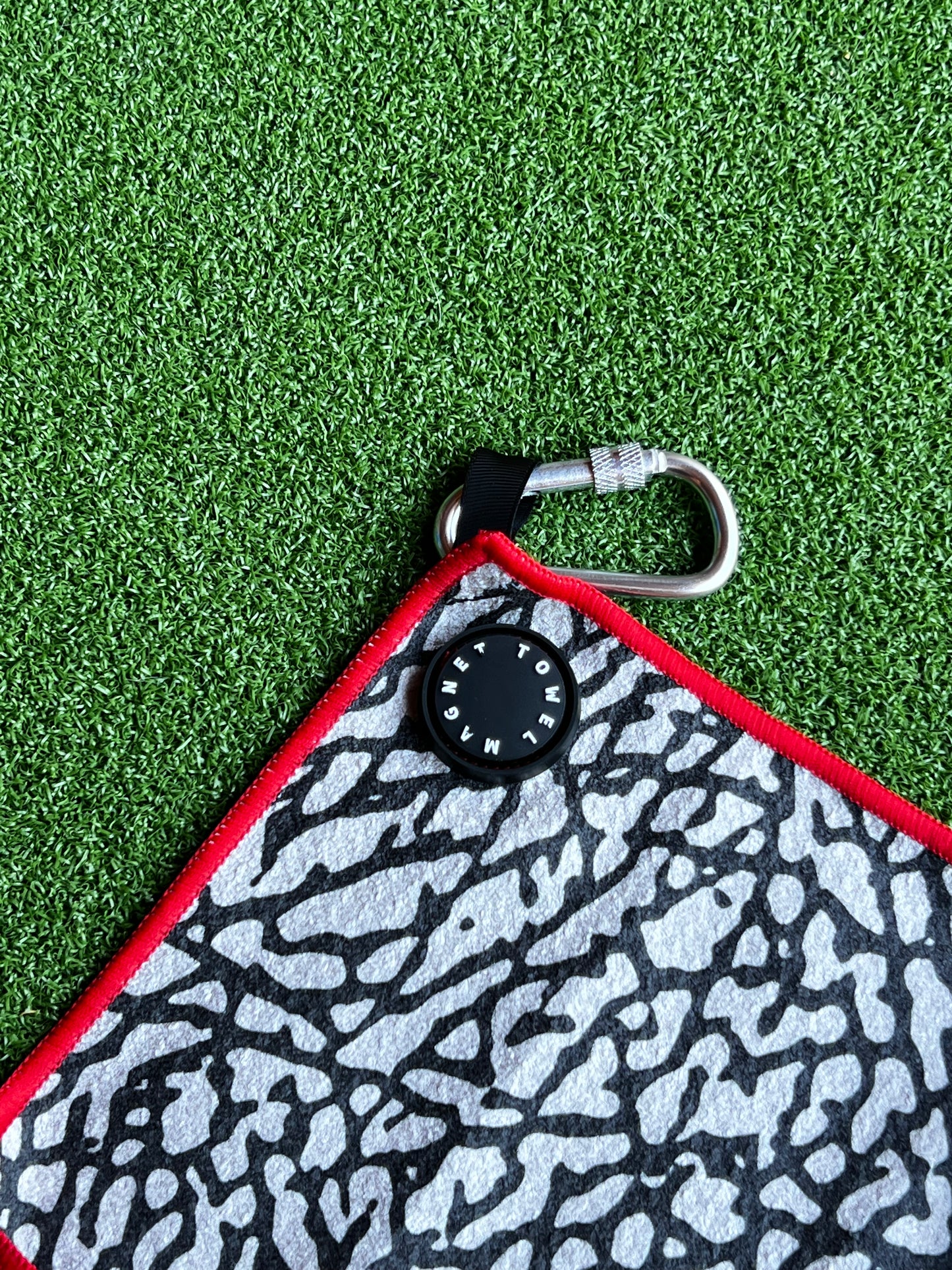 Par 3 - Red - Magnet Towel