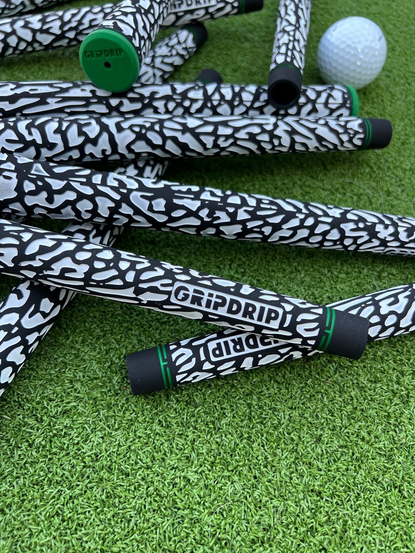 Par 3 Swing Grip - Black, White, Lucky Green