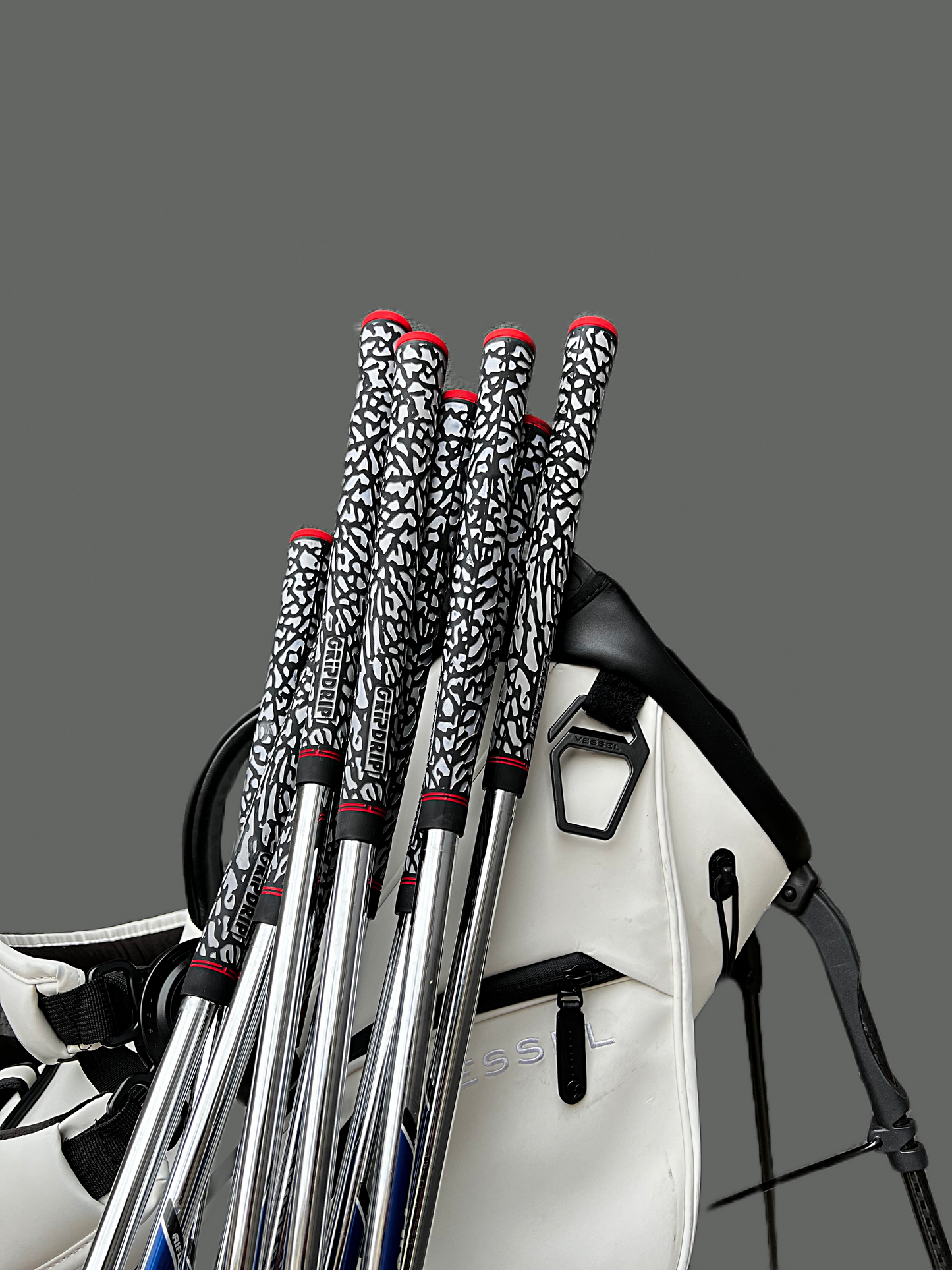 Par 3 Swing Grip - Grey, Black, Red