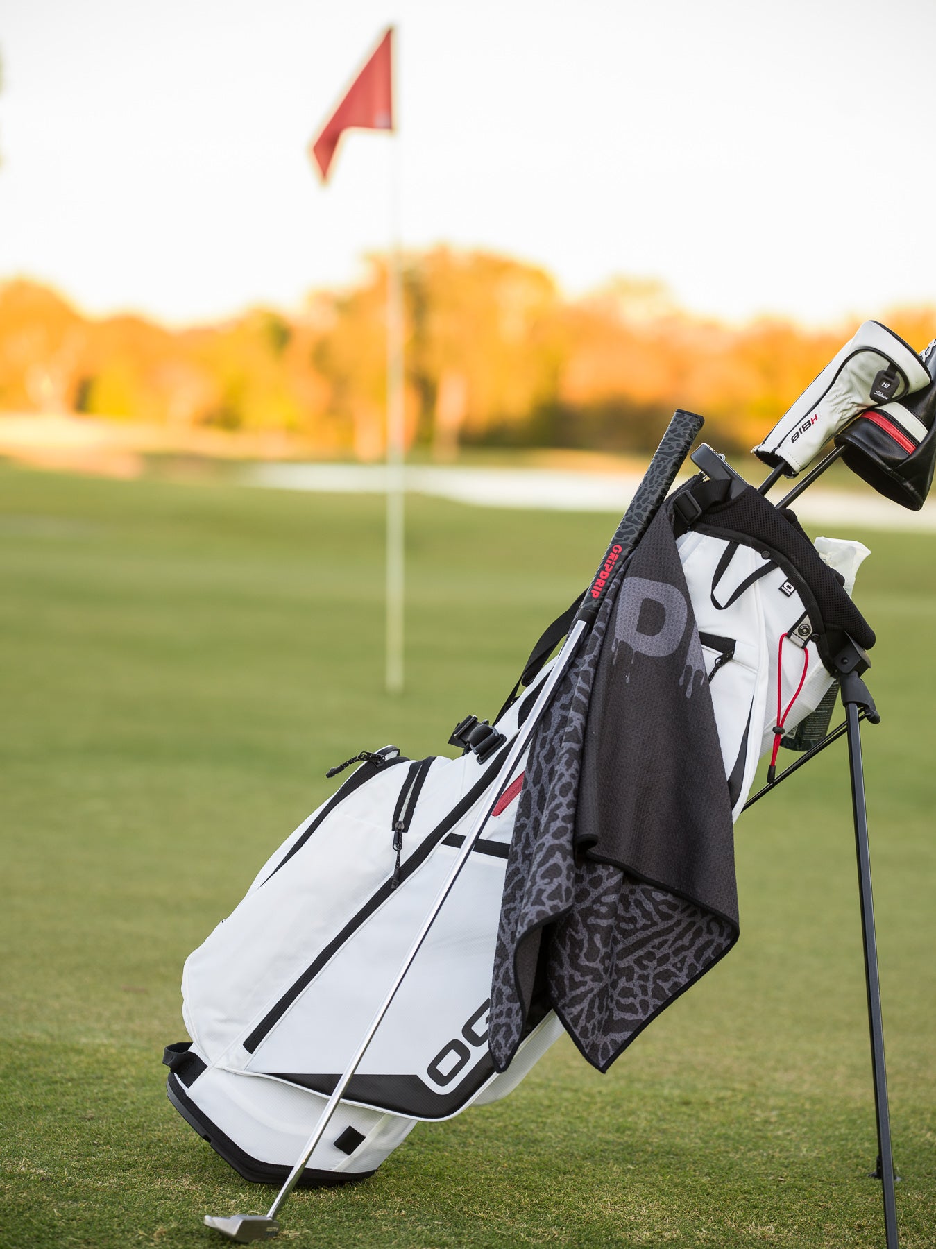 Par 3 Bag Towel- Black